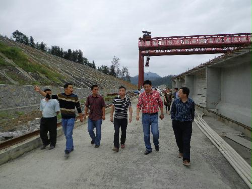 白鸿谋：督导路桥集团公司龙永高速公路项目部  党的群众路线教育实践活动开展情况