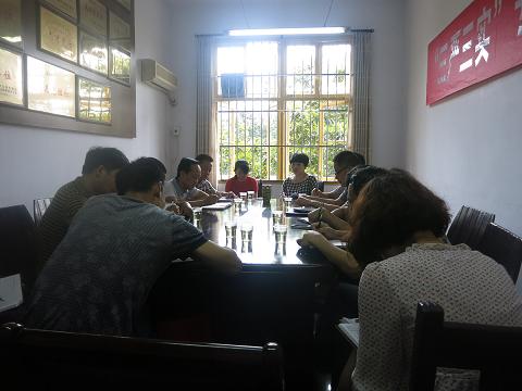 贺跃斌到厚德公司上“三严三实”专题党课(图3) 贺跃斌到厚德公司上“三严三实”专题党课(图3)