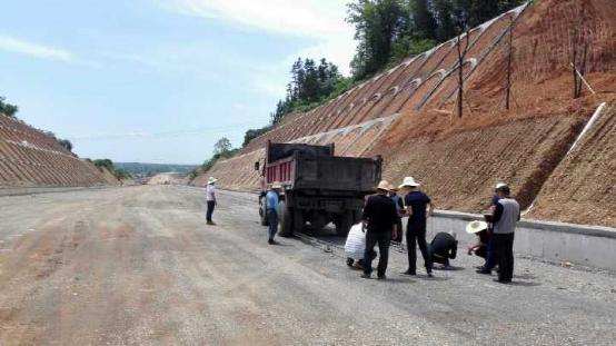 G319、G207常德城区段改线工程A标路基顺利通过验收