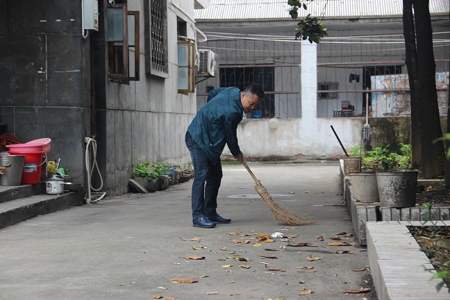 迎卫生城市复审，我们在行动(图2)