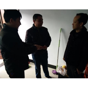 厚德公司节前走访慰问困难职工