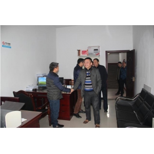 集团公司领导新年上班第一天慰问干部职工