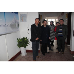 市局领导看望慰问集团公司干部职工