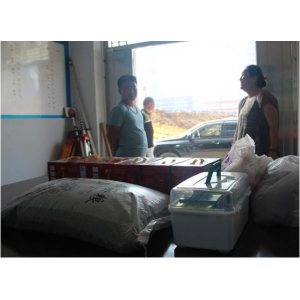 集团公司工会开展夏季“送清凉”慰问活动