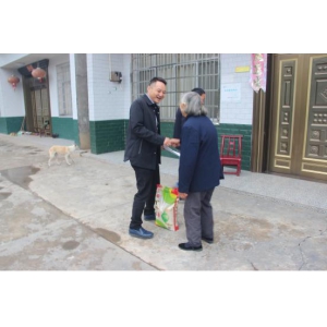 扶贫昌家村，帮扶暖民心