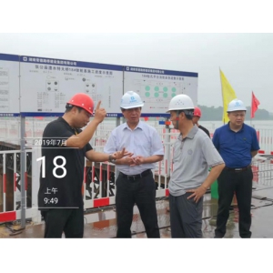 市交通运输局局长向美华调研张公庙澧水特大桥